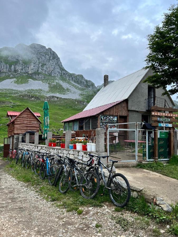 Kapetanovo Jezero Bungalov Bed and Breakfast Podgorica Eksteriør billede