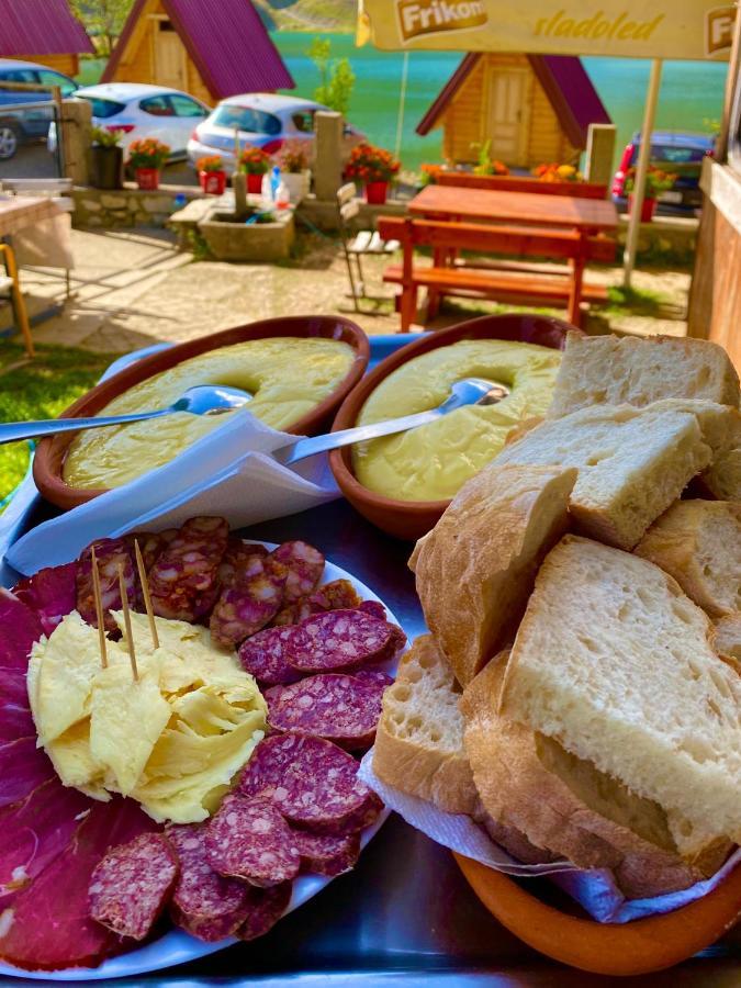Kapetanovo Jezero Bungalov Bed and Breakfast Podgorica Eksteriør billede